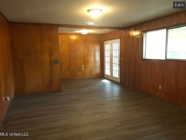 Building Photo - 3139 Charleston Dr