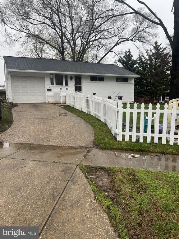 Building Photo - 3 Lakecrest Cir