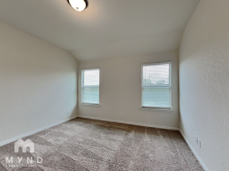 Building Photo - 2230 Sandlewood Cv