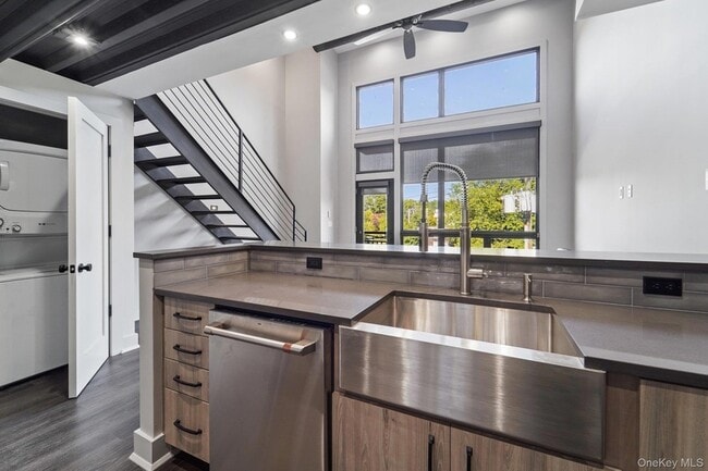 Building Photo - 172 E Prospect Ave