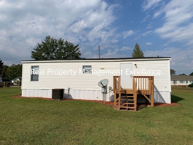 Building Photo - Quaint Renovated Home, Near Education Faci...