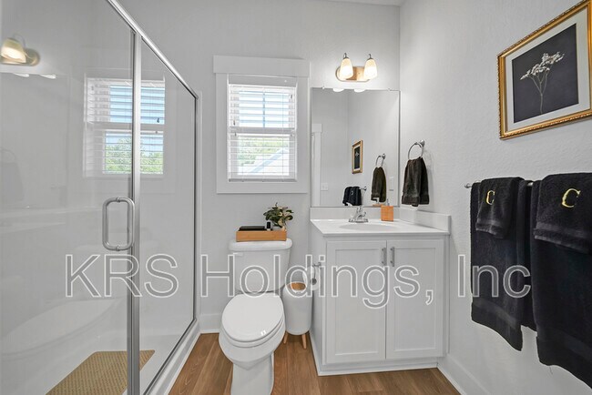 Building Photo - 629 Hayes Dr