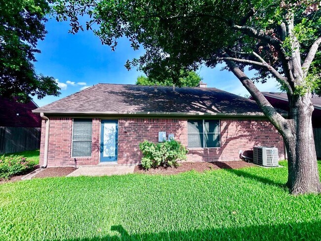 Building Photo - 10011 Territory Ln