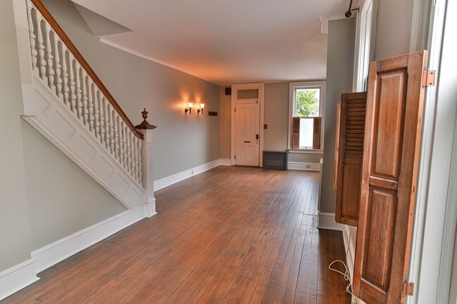 Building Photo - Charming 3 Bedroom on Verbeke St