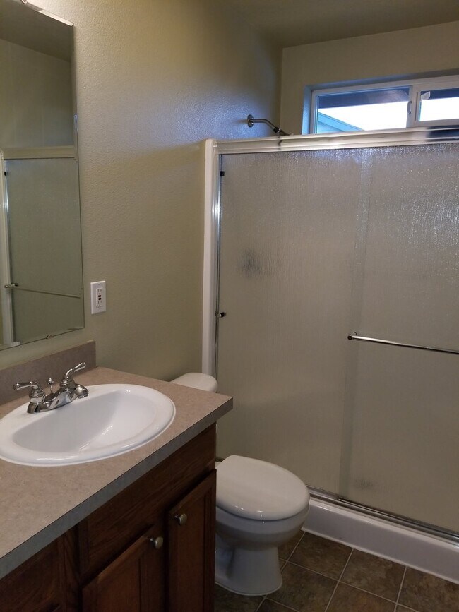 Building Photo - Make this house your home!