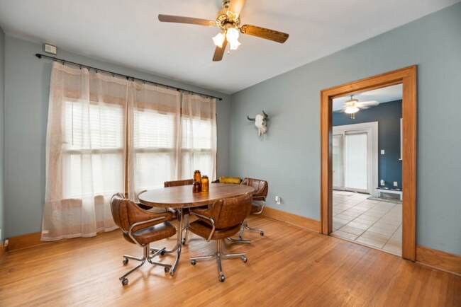 Building Photo - 1221 N Perry Ave
