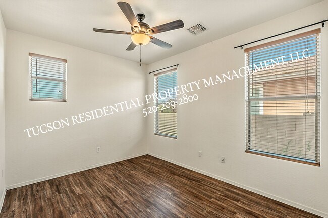 Building Photo - 814 West Camino Curvitas