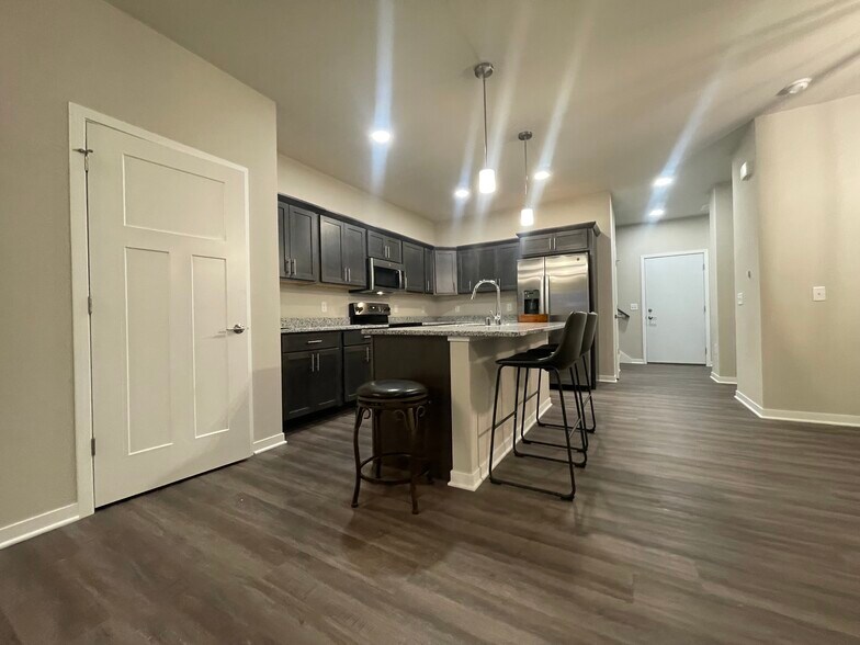 Open kitchen - 4856 Lacy Rd