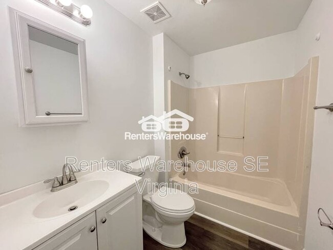 Building Photo - 411 Linkenborough Dr