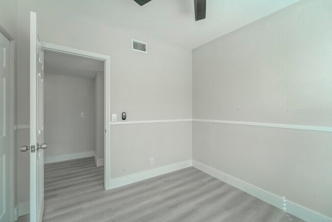 Building Photo - 840 Bradley St