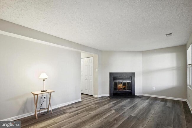 Building Photo - 704 Suffield Dr