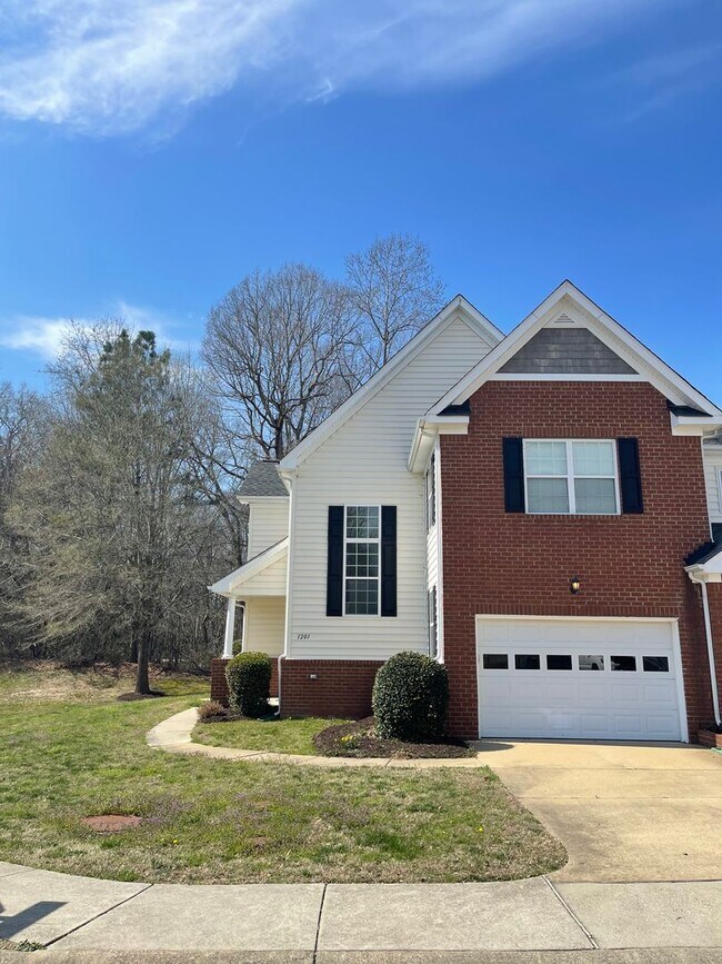 Building Photo - 1201 Rustads Cir