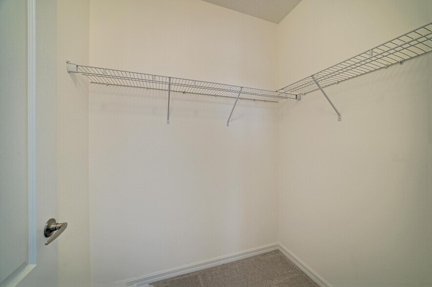Building Photo - 2206 Washington Palm Ct