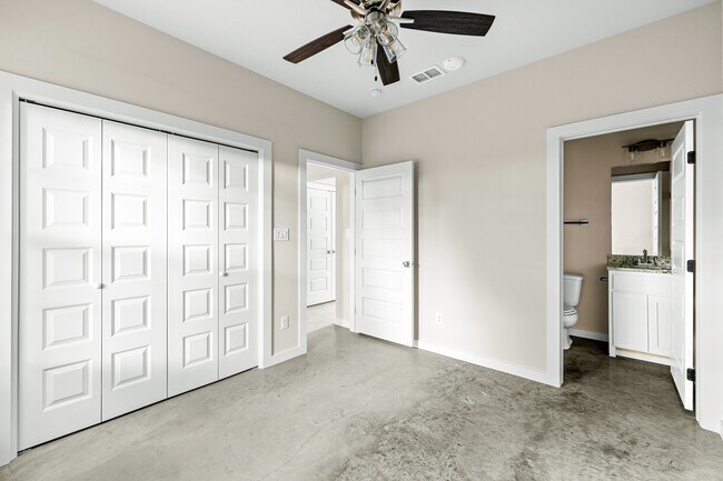 Building Photo - 2290 W Tarleton St