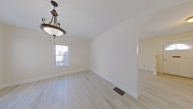 Building Photo - 48 Swanton St