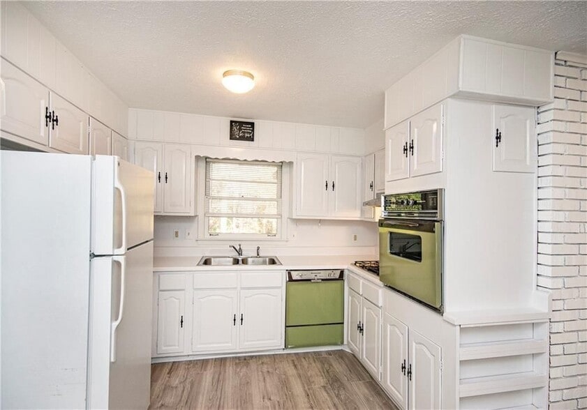 Building Photo - 3935 Orchard Rd SE