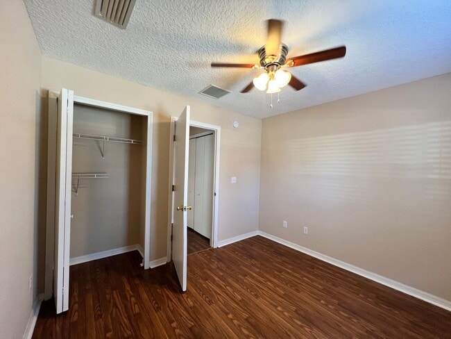 Building Photo - **COMING SOON** - 3/2 Townhome in Riversid...