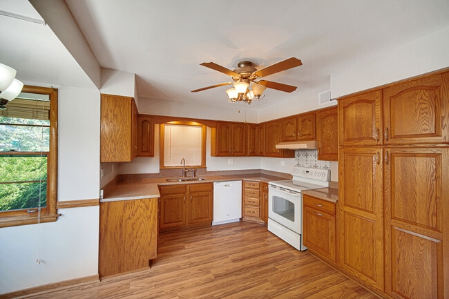 Building Photo - 9600 Kilpatrick Ave