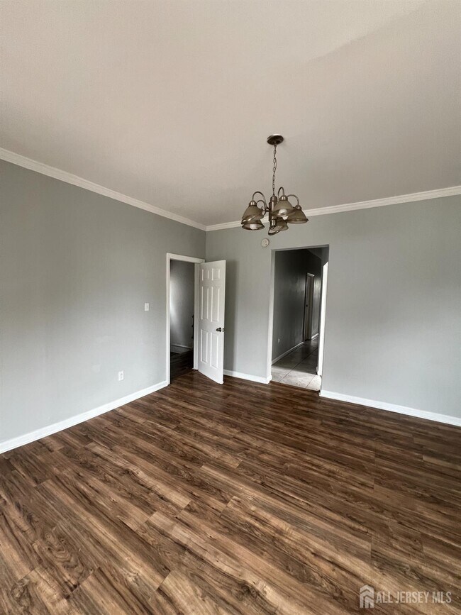 Building Photo - 498 Norwood St