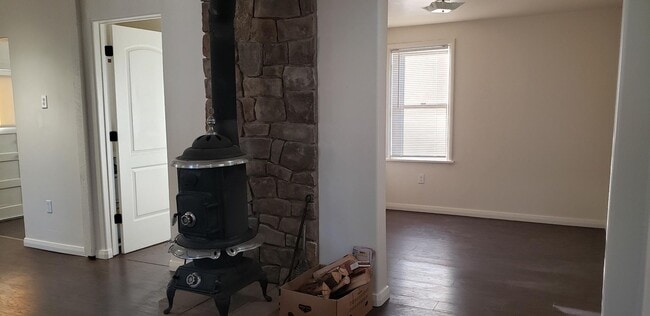 Building Photo - Cute home in Paragonah