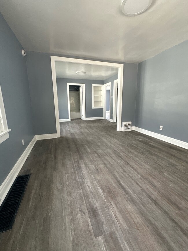 Building Photo - 1430 Gross Ave NE