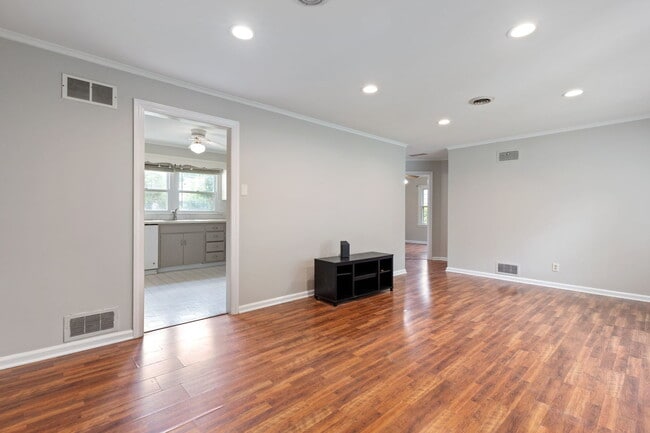 Building Photo - 1206 Campbell St