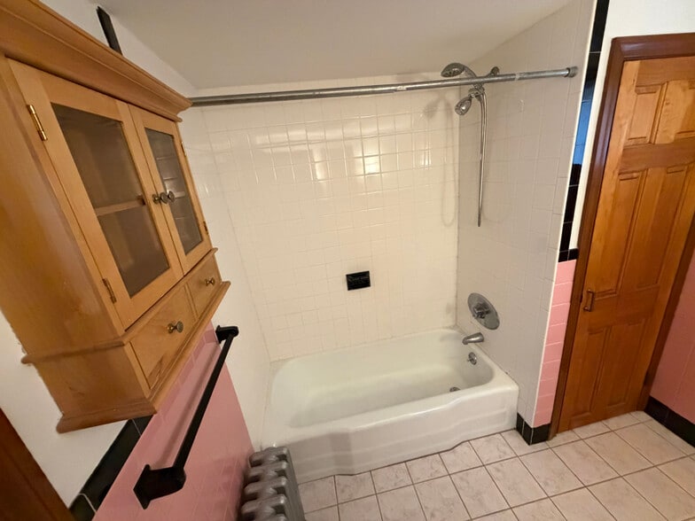 Building Photo - 7 Pearl St