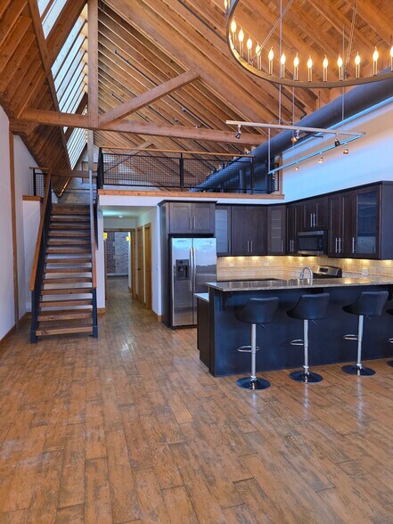 Building Photo - 316 N Seminary Ave