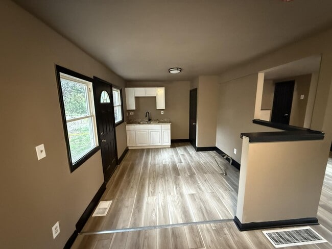 Building Photo - 3622-28 East 9th Avenue