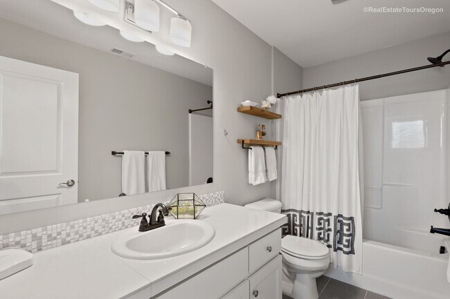 Building Photo - Bright and Modern Home Near Woodstock with...