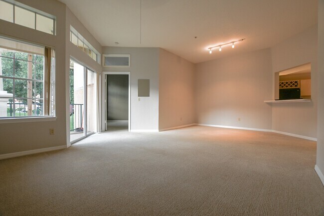 Building Photo - 7270 Westpointe Blvd