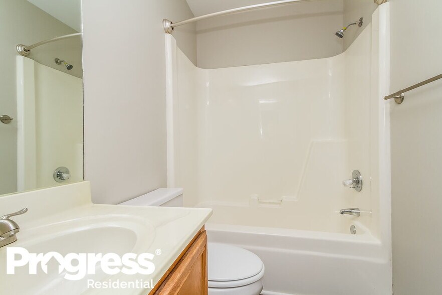 Building Photo - 2140 Liberty Dr