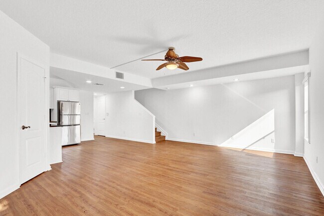 Building Photo - 52 Uno Lago Dr