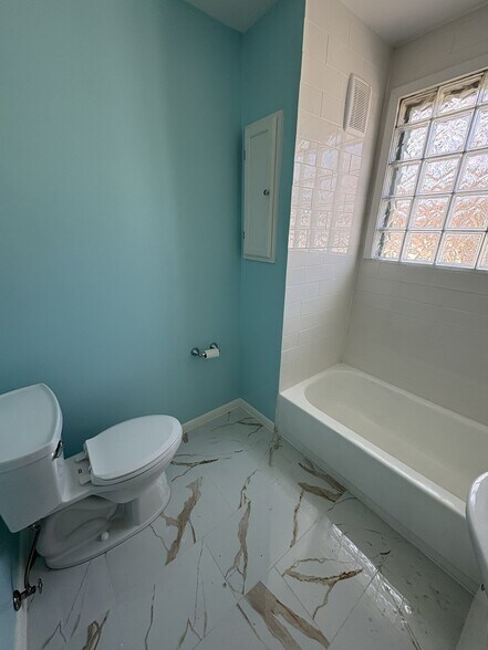 Building Photo - 2811 N Lyndale Ave