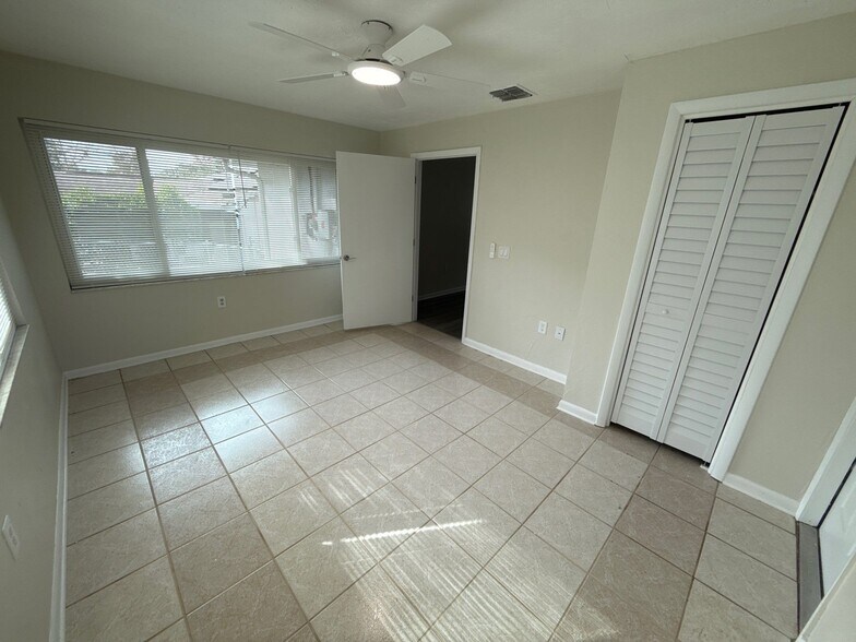 Building Photo - 227 S Lee St