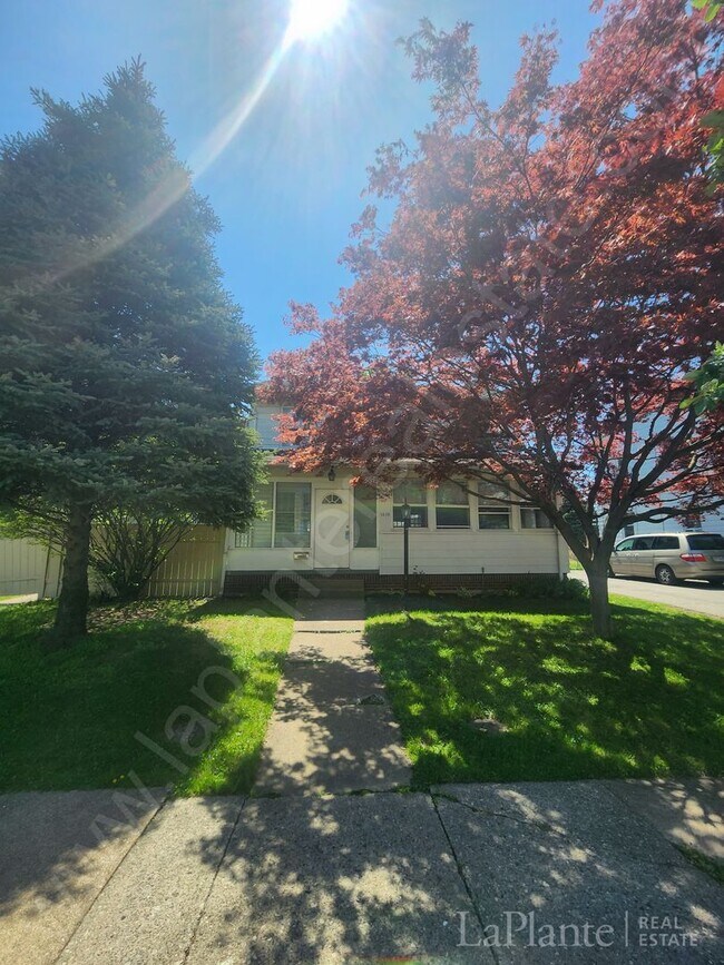 Primary Photo - Beautiful 4 Bedroom Home for Rent
