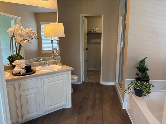 Building Photo - 1424 SW 129th St