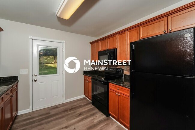 Building Photo - 3 Bedroom Pet-Friendly Home in PELL CITY, AL with Main Street Renewal
