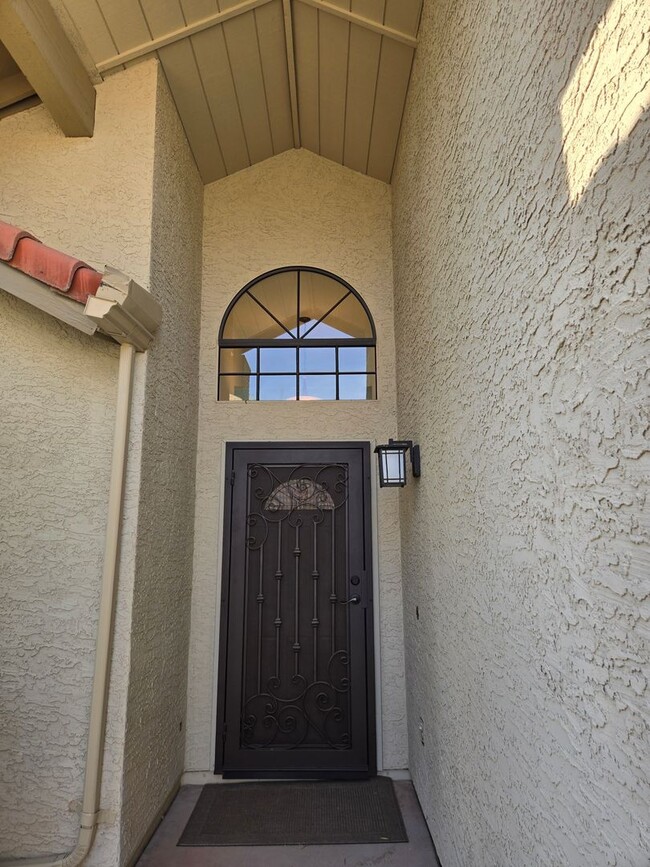 Building Photo - 11246 E Poinsettia Dr