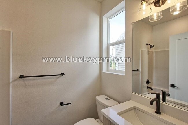 Building Photo - Unit 3356....   2 Bed, 2.5 Bath Townhome in Arbor Lodge Near University of Portland