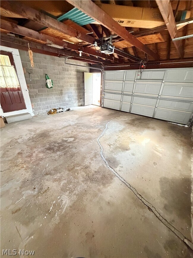 Building Photo - 32 Orchard Dr