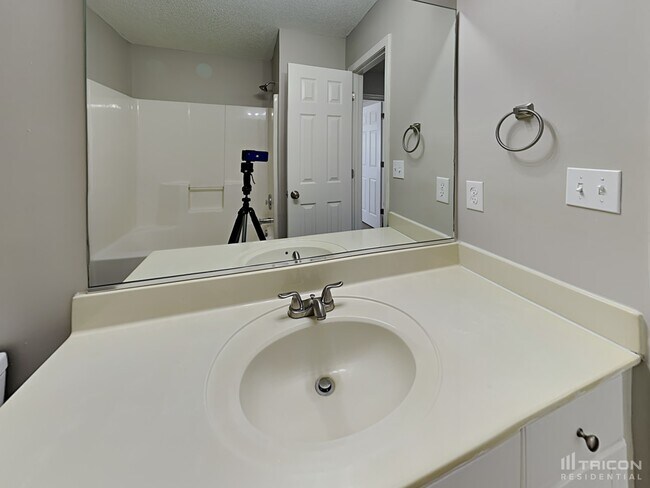Building Photo - 124 Redstone Ln