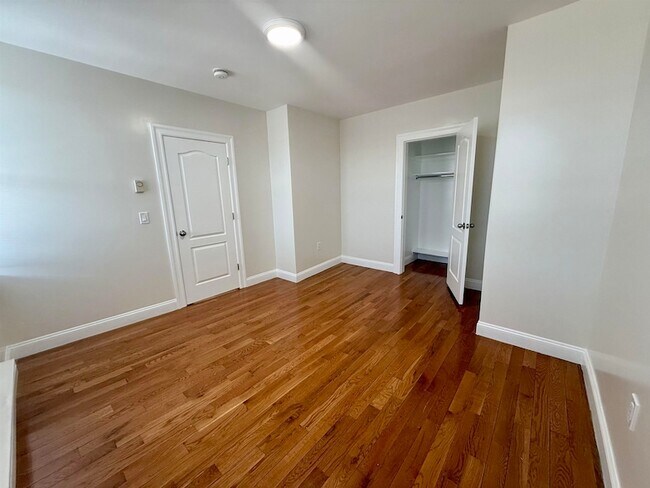 Building Photo - 7222 Broadway