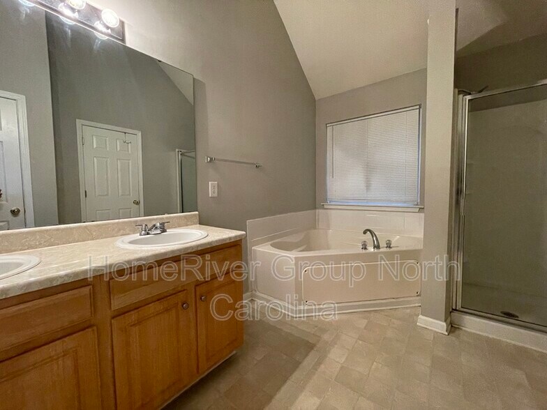 Building Photo - 5111 Eagle Creek Dr