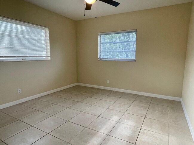 Building Photo - 1160 SW 69th Ave