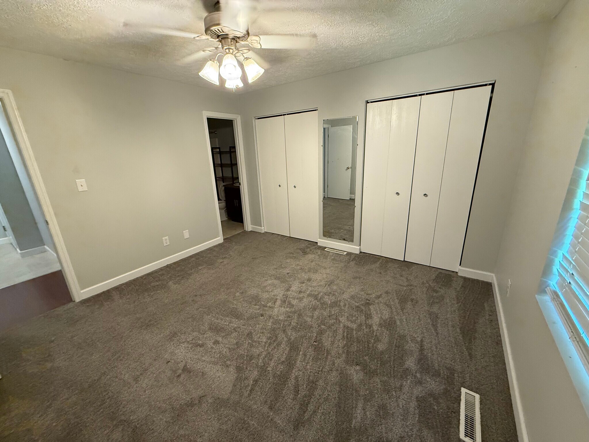 Master bedroom - 733 Riley St
