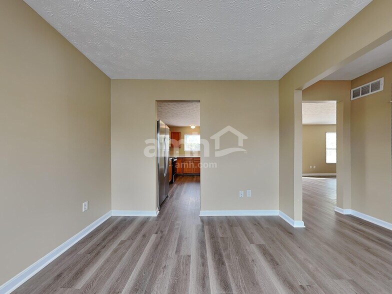 Building Photo - 135 Easton Manor Dr
