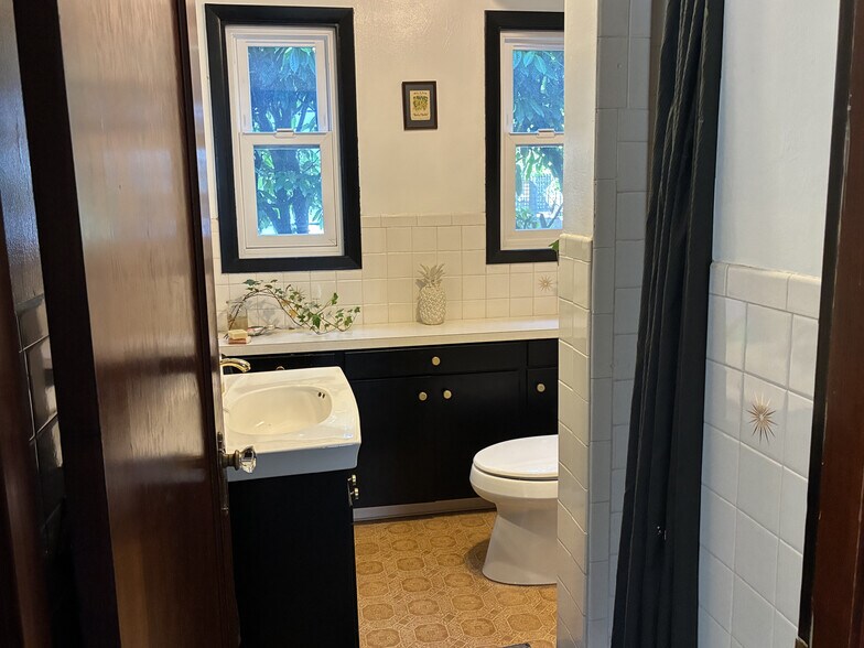 Building Photo - 834 SE 72nd Ave