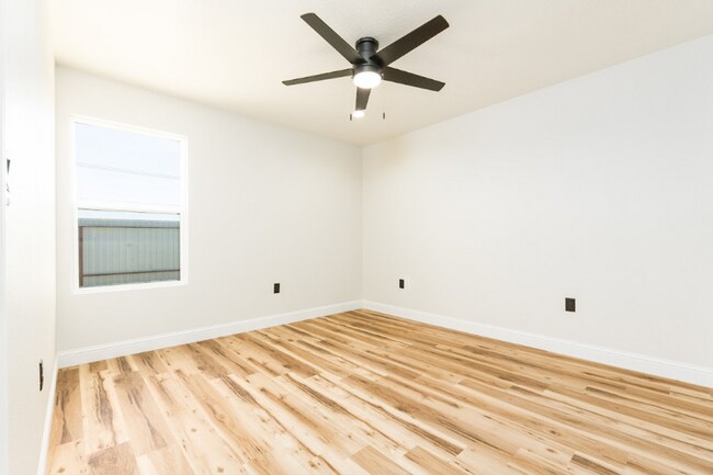 Building Photo - 124 Chisum Dr