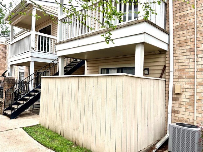 Building Photo - 2750 Holly Hall St